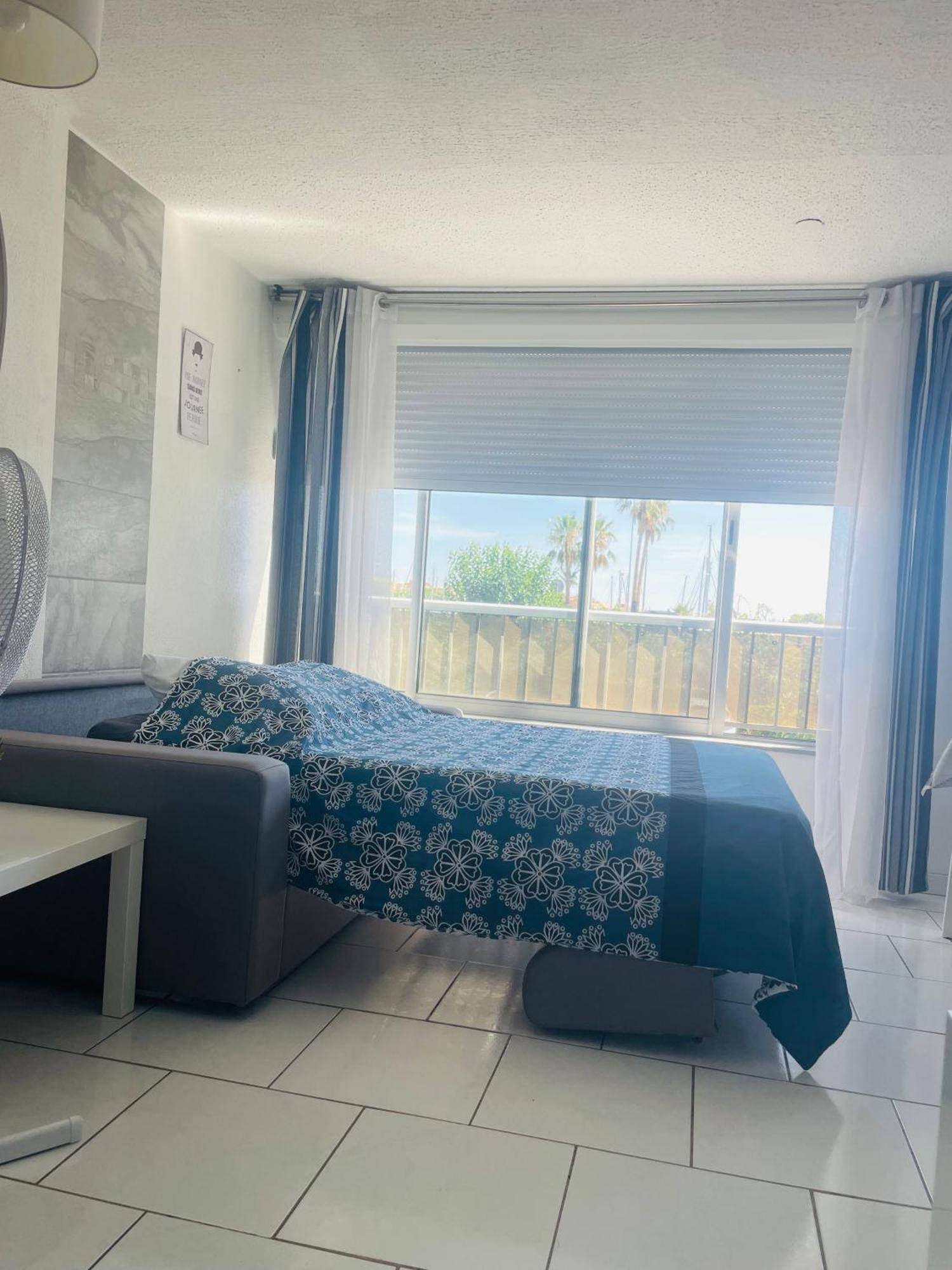 Apartment Richelieu Poolside Retreat: Beachfront For Six *